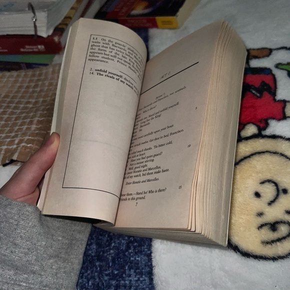 Hamlet by William Shakespeare Paperback Book. Like new. ISBN 978-0-7434-7712-3 - Picture 6 of 6